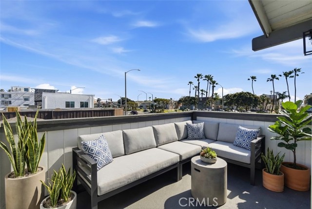 Detail Gallery Image 20 of 49 For 203 Cedar St a & B,  Newport Beach,  CA 92663 - 4 Beds | 3 Baths