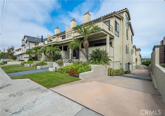 Detail Gallery Image 34 of 40 For 114 S Prospect #6,  Redondo Beach,  CA 90277 - 3 Beds | 2/1 Baths