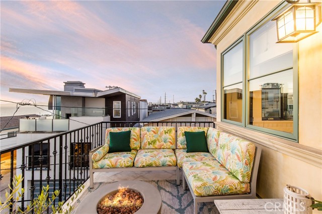 Detail Gallery Image 41 of 43 For 320 33rd Pl, Manhattan Beach,  CA 90266 - 3 Beds | 4 Baths