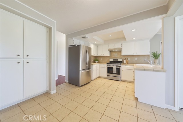 1042 Bassett Court, San Dimas CA: https://media.crmls.org/medias/a96996f1-64f6-43b4-9afe-a9bd457be7b1.jpg
