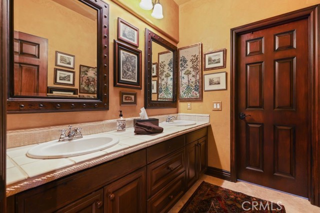 6 Marble Creek Lane, Coto de Caza CA: https://media.crmls.org/medias/a969f90a-1b5e-493b-862a-28daa553f2b9.jpg