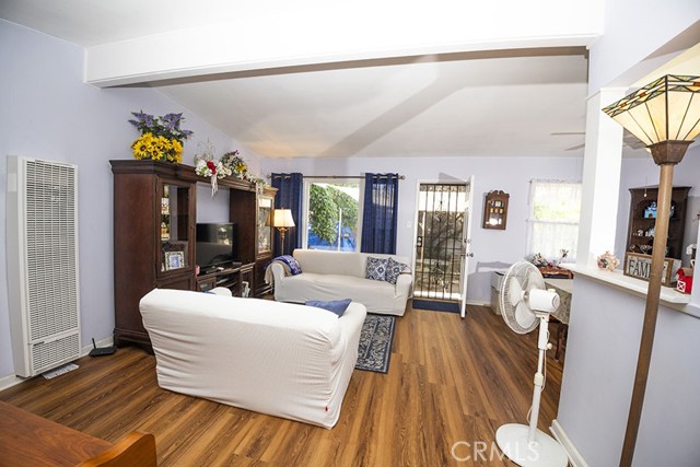 Detail Gallery Image 9 of 46 For 71 W Dameron, Long Beach,  CA 90805 - 3 Beds | 2 Baths