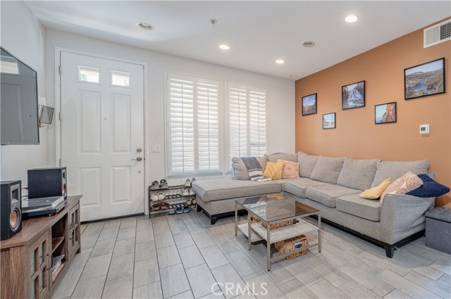 Detail Gallery Image 7 of 32 For 368 Gullotti Pl, Placentia,  CA 92870 - 2 Beds | 2 Baths