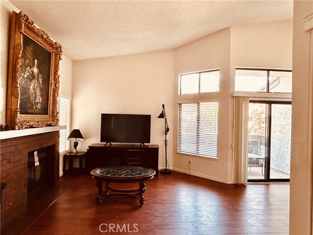 Detail Gallery Image 3 of 22 For 18 Town and Country Rd #34,  Pomona,  CA 91766 - 3 Beds | 2 Baths