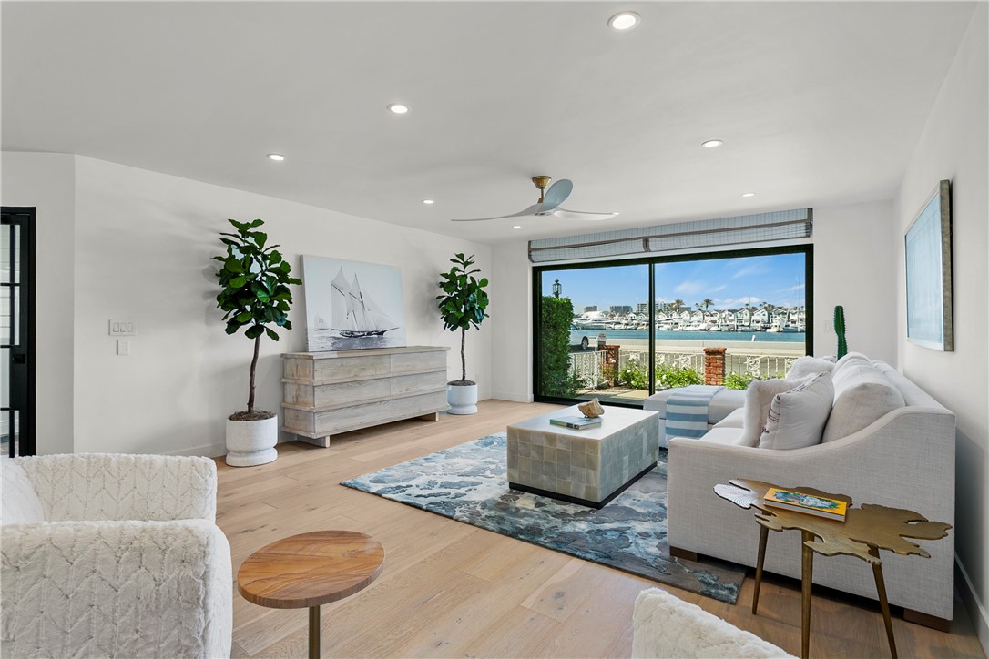 Detail Gallery Image 5 of 39 For 1817 W Bay Ave #3,  Newport Beach,  CA 92663 - 2 Beds | 2/1 Baths