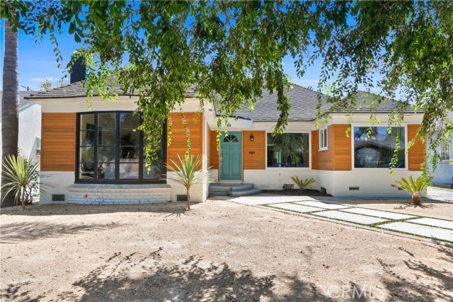 Detail Gallery Image 1 of 24 For 3800 Virginia Rd, Los Angeles,  CA 90008 - 3 Beds | 2/1 Baths