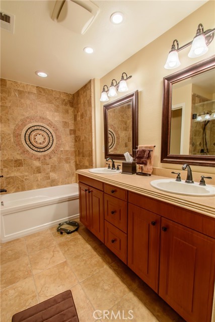 Detail Gallery Image 14 of 27 For 5404 W 149th Pl #13,  Hawthorne,  CA 90250 - 3 Beds | 2 Baths