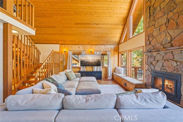 Detail Gallery Image 8 of 60 For 1137 Edna, Wrightwood,  CA 92397 - 5 Beds | 3 Baths