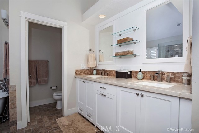 Detail Gallery Image 11 of 25 For 441 Carnation Ave, Corona Del Mar,  CA 92625 - 3 Beds | 2/1 Baths