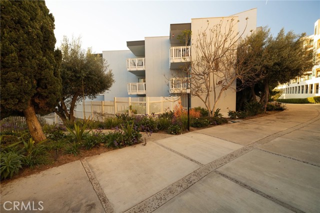 610 The Village, Redondo Beach, California 90277, ,Residential,Sold,The Village,SB22043671