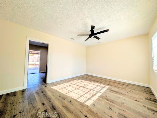 Detail Gallery Image 5 of 33 For 5921 Elmwood Rd, San Bernardino,  CA 92404 - 3 Beds | 1 Baths