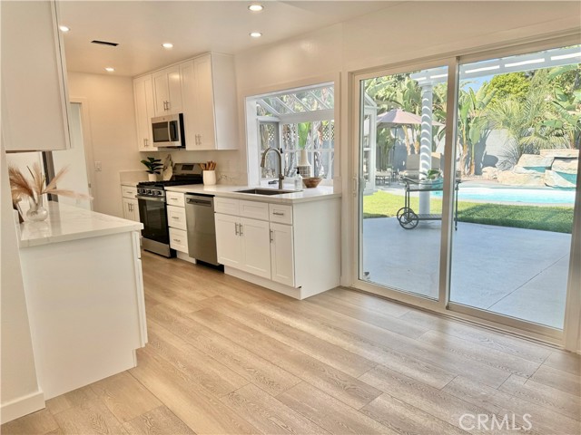 Detail Gallery Image 4 of 16 For 11811 Purslane Cir, Fountain Valley,  CA 92708 - 3 Beds | 2 Baths