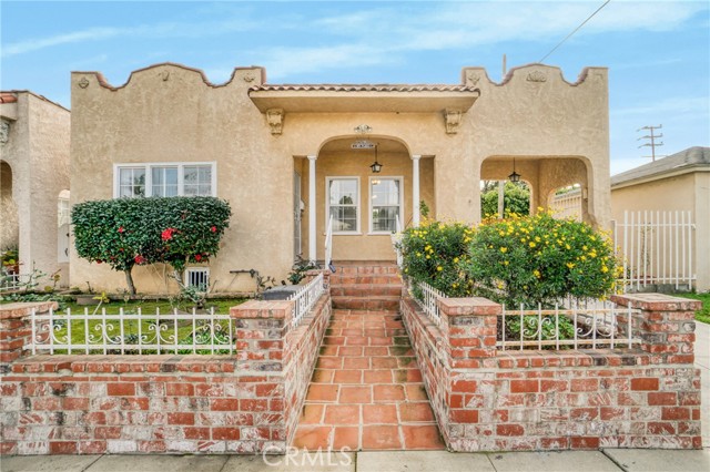 Detail Gallery Image 2 of 45 For 11290 Ivy Pl, Los Angeles,  CA 90064 - 3 Beds | 2 Baths