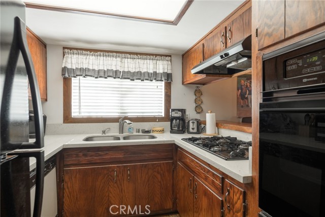 301 Downey Drive, Big Bear City CA: https://media.crmls.org/medias/a972b704-346e-4708-a38f-b61a221b983d.jpg