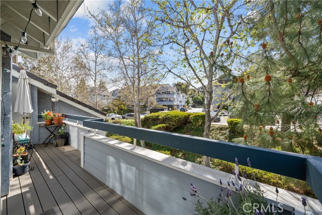 26905 Flo Lane, Canyon Country CA: https://media.crmls.org/medias/a973293c-41f9-4fcb-9c68-ce2957f21277.jpg
