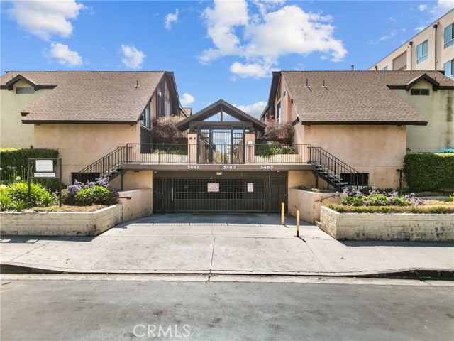 5463 Newcastle Avenue, Encino CA: https://media.crmls.org/medias/a9747353-810d-4621-a6f3-48bdc050635c.jpg