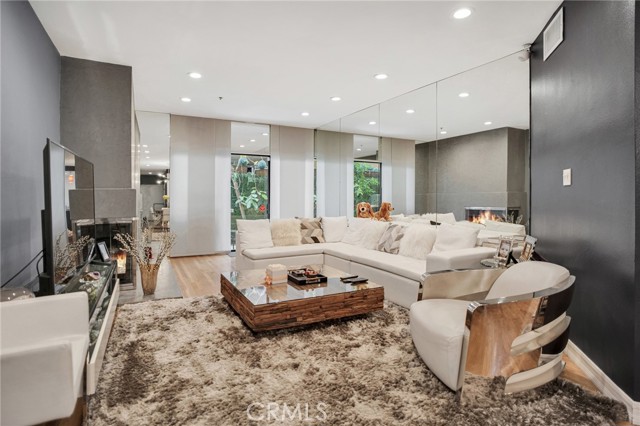 Detail Gallery Image 1 of 15 For 1201 Larrabee St #107,  West Hollywood,  CA 90069 - 2 Beds | 2 Baths