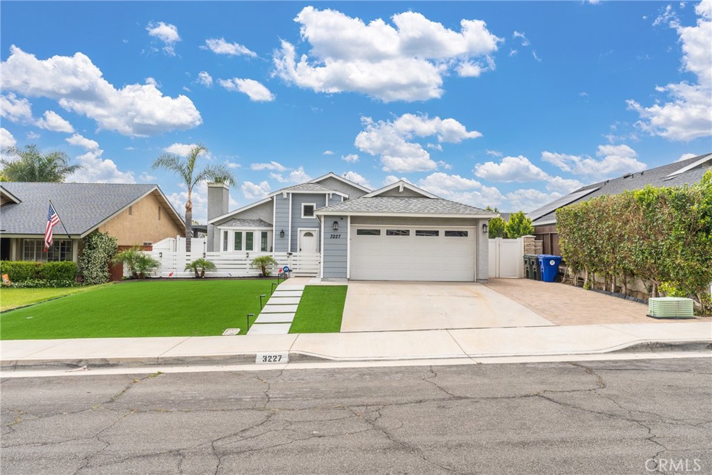 3227 Norelle