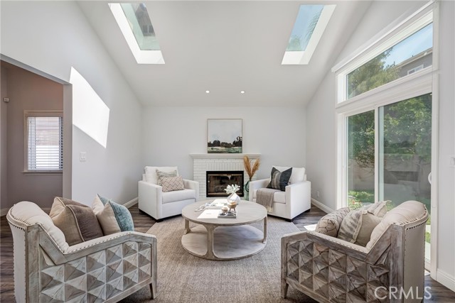 2014 Gates Avenue, Redondo Beach, California 90278, 4 Bedrooms Bedrooms, ,1 BathroomBathrooms,Residential,Sold,Gates,SB22196179