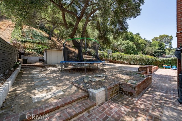 2248 E Chevy Chase Drive, Glendale CA: https://media.crmls.org/medias/a9755c47-47e4-4a1f-9fd3-a65fd4392db6.jpg