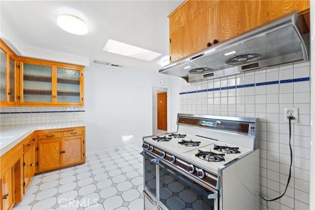 Detail Gallery Image 17 of 39 For 1106 Hollydale Dr, Fullerton,  CA 92831 - 4 Beds | 2 Baths