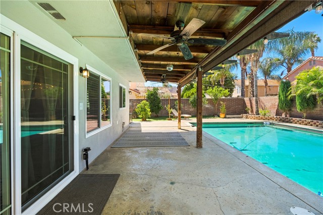 1841 Creekside Drive, Hemet CA: https://media.crmls.org/medias/a9773c5e-d356-4aa5-addd-c2de06fb40cf.jpg