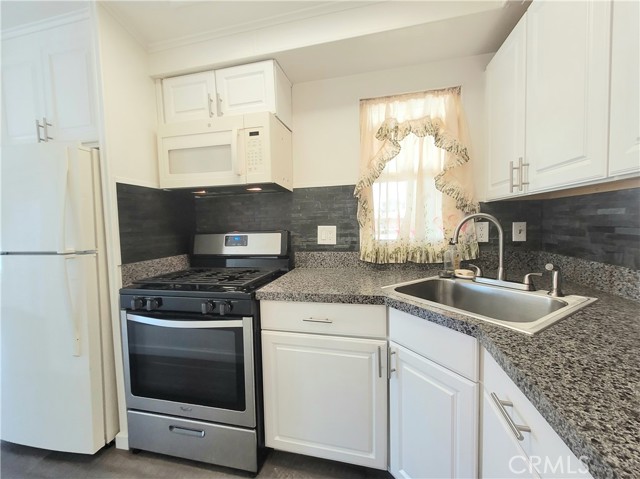 Image 3 for 1295 S Cawston Ave #105, Hemet, CA 92545