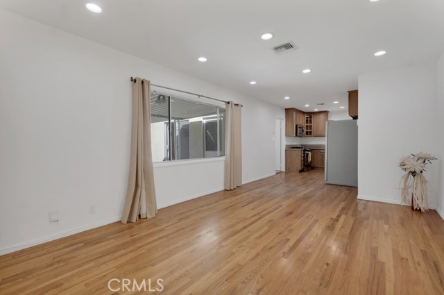 Detail Gallery Image 6 of 58 For 17435 Burma, Encino,  CA 91316 - 3 Beds | 2 Baths