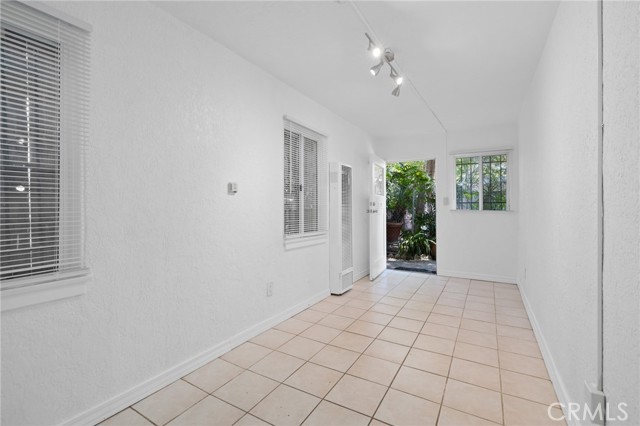 Detail Gallery Image 3 of 11 For 1285 South Dunsmuir, Los Angeles,  CA 90019 - 1 Beds | 1 Baths