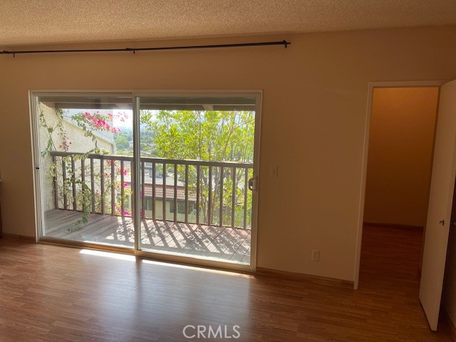 7727 Via Capri, Burbank CA: https://media.crmls.org/medias/a978670e-3a08-4cc0-844f-d6f026b0f9bf.jpg