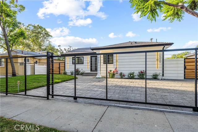 Detail Gallery Image 7 of 33 For 16245 Chatsworth St, Granada Hills,  CA 91344 - 3 Beds | 2/1 Baths