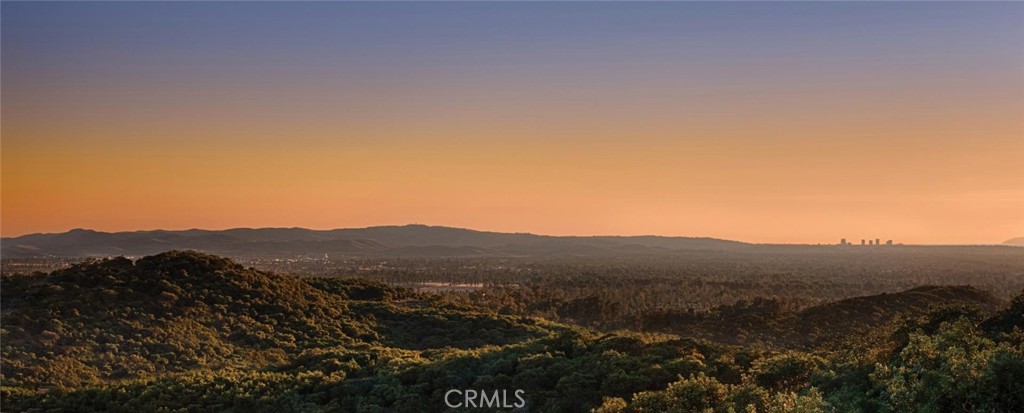 https://media.crmls.org/medias/a979453c-564b-44e7-810e-89c697ae0be3.jpg?preset=X-Large