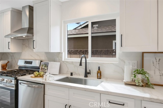 Detail Gallery Image 11 of 43 For 21140 Winterset Dr, Saugus,  CA 91350 - 4 Beds | 2 Baths