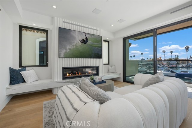 20 Balboa Coves, Newport Beach CA: https://media.crmls.org/medias/a979fe10-176f-4dfb-9db5-0875353cf626.jpg
