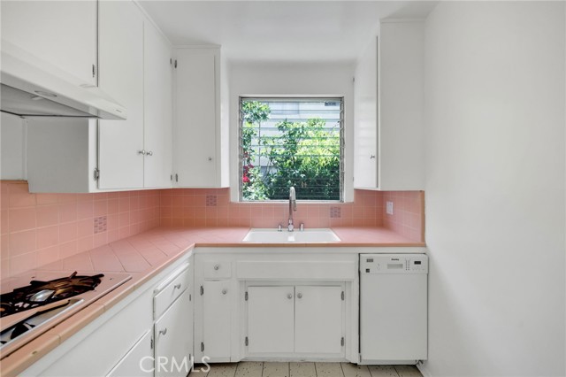 1234 N Laurel Avenue, West Hollywood CA: https://media.crmls.org/medias/a97a4907-b1b2-43ac-ba89-921329a81675.jpg