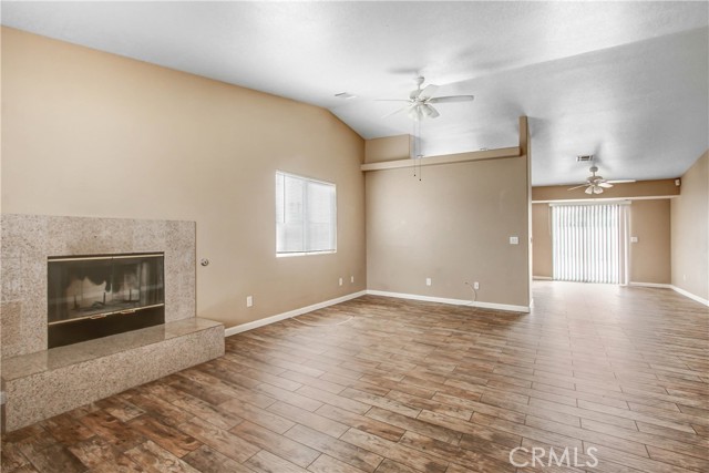 Image 4 of 20 For 15514 Avenida Manzana