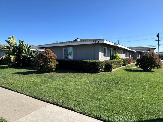 Detail Gallery Image 2 of 15 For 7832 Ronald Drive, Huntington Beach,  CA 92647 - – Beds | – Baths