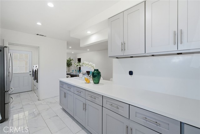 Detail Gallery Image 13 of 38 For 335 N London Pl, Anaheim,  CA 92806 - 5 Beds | 3 Baths