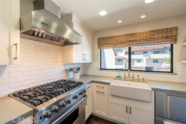 4 Santa Cruz Court, Manhattan Beach CA: https://media.crmls.org/medias/a97de4f0-28a7-4917-bb7d-a138b8562521.jpg