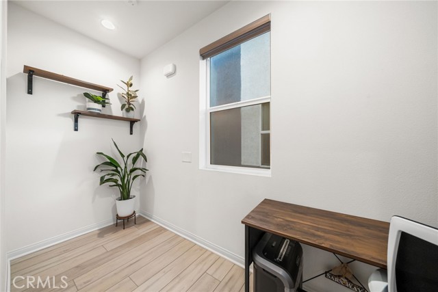 Detail Gallery Image 16 of 34 For 329 N Standard, Santa Ana,  CA 92701 - 4 Beds | 3/1 Baths