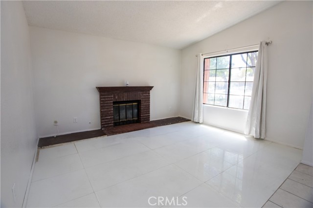 Detail Gallery Image 3 of 10 For 1003 Lightcap St, Lancaster,  CA 93535 - 2 Beds | 2 Baths