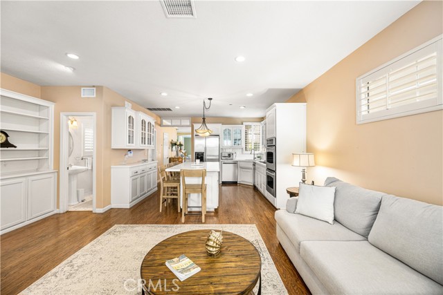 Detail Gallery Image 24 of 53 For 113 5th St, Seal Beach,  CA 90740 - 4 Beds | 3/1 Baths
