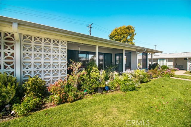 Detail Gallery Image 3 of 32 For 1442 Golden Rain Rd 50a,  Seal Beach,  CA 90740 - 2 Beds | 1 Baths