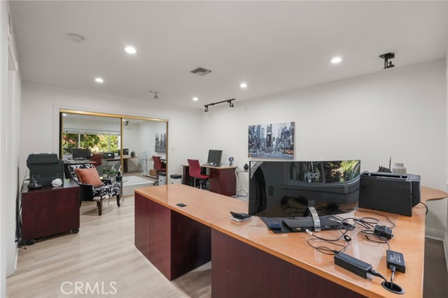 Detail Gallery Image 50 of 62 For 18760 Wells, Tarzana,  CA 91356 - 5 Beds | 4 Baths