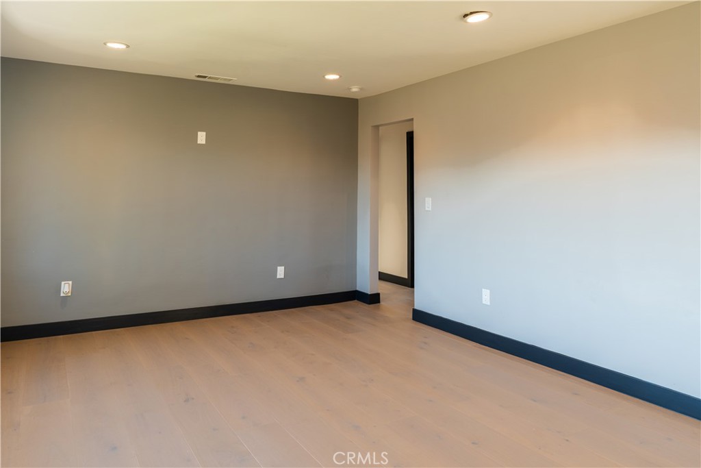 https://media.crmls.org/medias/a9802442-0828-4bd5-85e2-8f0917369e28.jpg?preset=X-Large