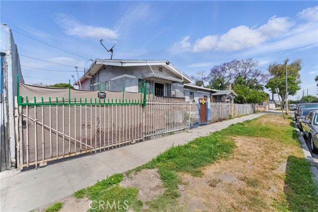 1500 W 59th Place, Los Angeles CA: https://media.crmls.org/medias/a980e501-ee43-489e-9b4d-03fbad859763.jpg
