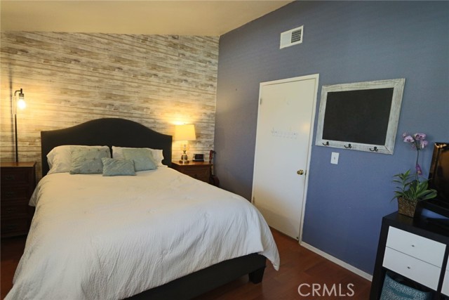 Detail Gallery Image 40 of 71 For 19208 Avenue of the Oaks #J,  Newhall,  CA 91321 - 2 Beds | 1/1 Baths