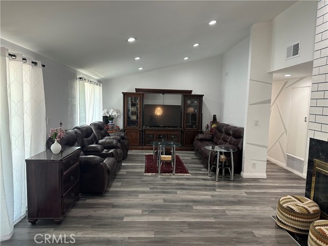 20723 Dolorosa Street, Woodland Hills CA: https://media.crmls.org/medias/a981fb80-3c15-46f0-a1d0-614023b90704.jpg