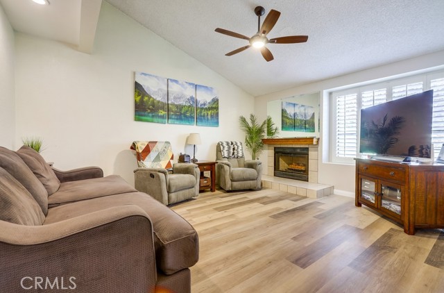 1505 W Nottingham Lane, Anaheim CA: https://media.crmls.org/medias/a9820589-d1ba-4da3-83b3-0dddba1d051a.jpg