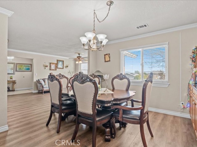 Detail Gallery Image 4 of 20 For 12848 Autumn Leaves, Victorville,  CA 92395 - 5 Beds | 3/1 Baths